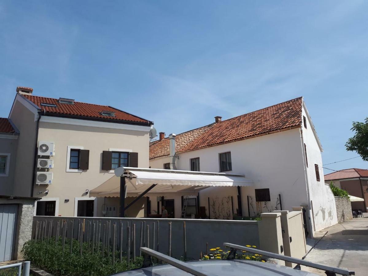 Apartments Mihael Нин Екстериор снимка